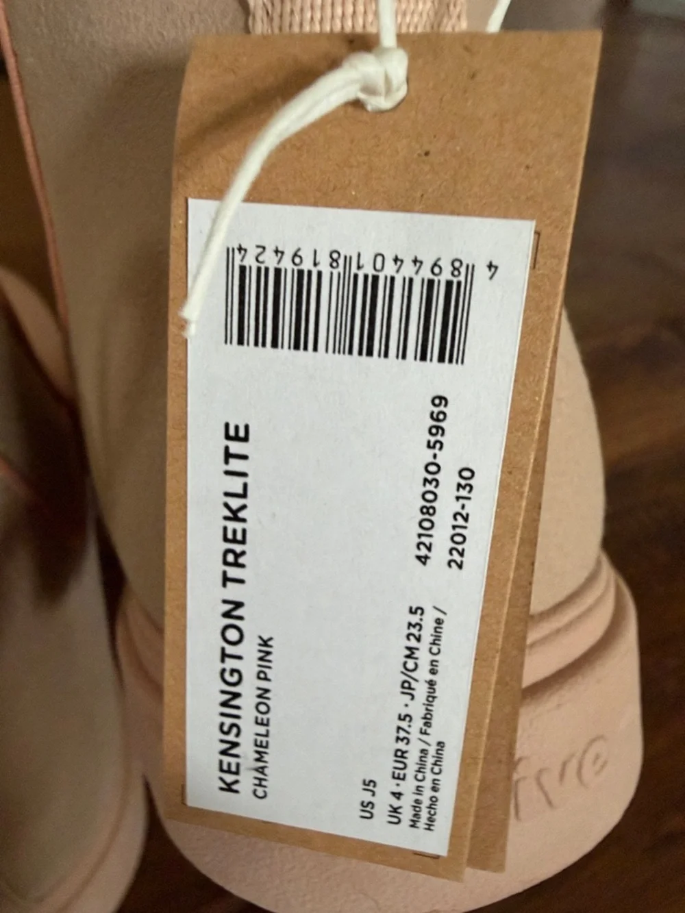 Native Kensington Treklite All-Weather Boots in Chameleon Pink size J5